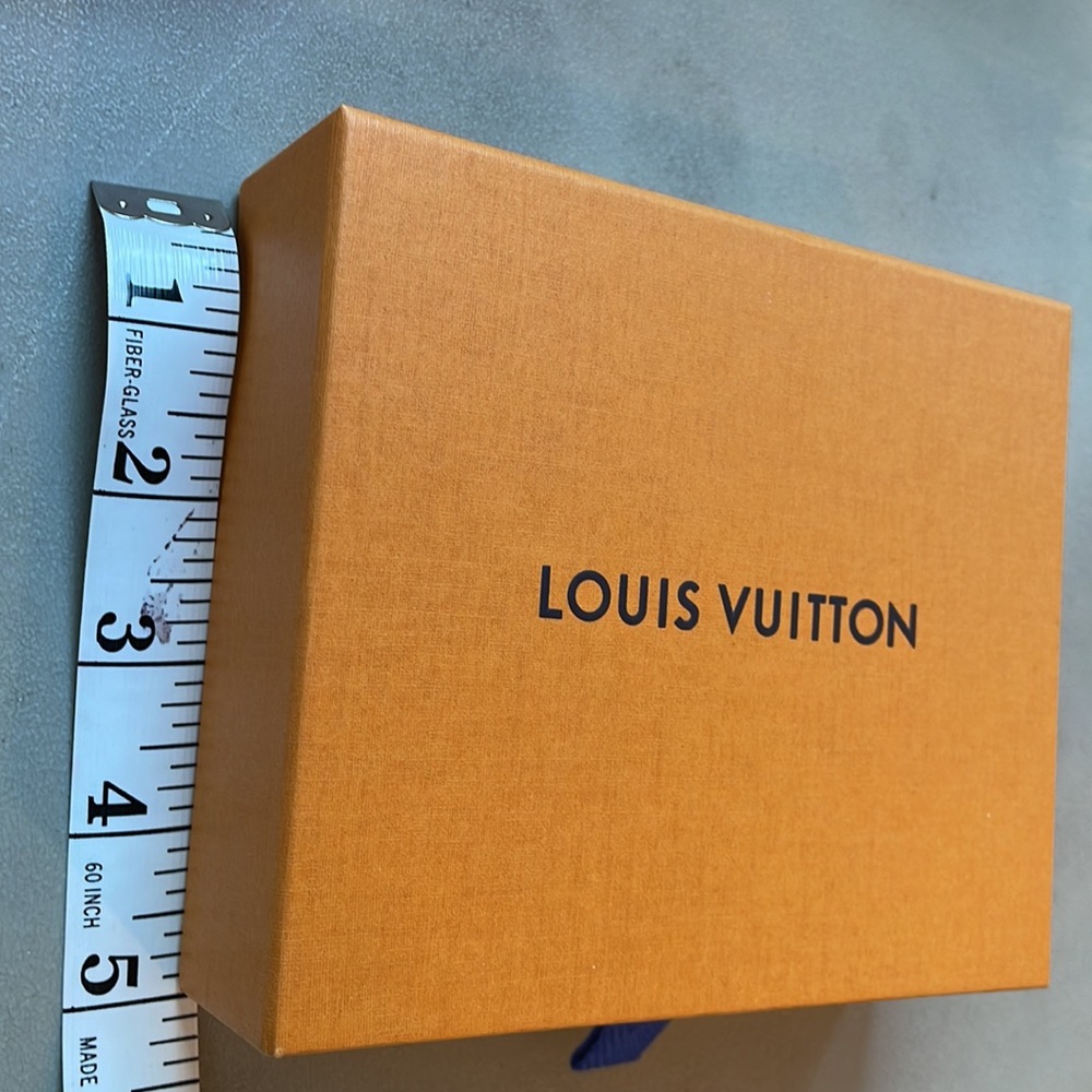 LOUIS VUITTON SMALL GIFT BOX - Picture 3 of 10